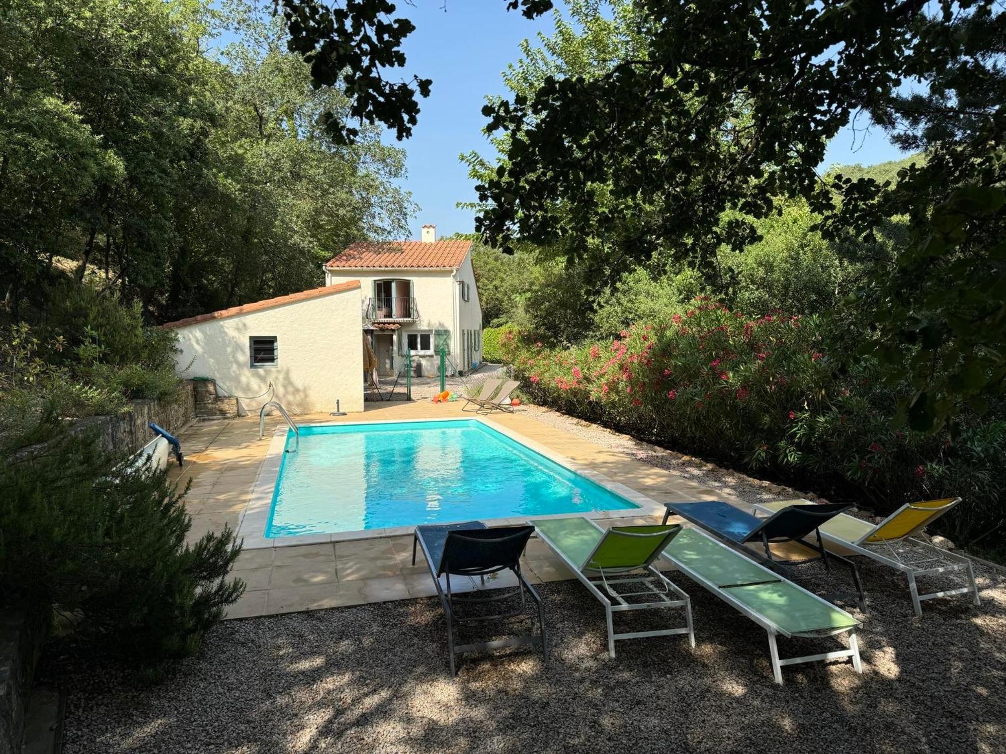 Maison avec piscine chauffée entre mer et montagne Montauriol  Extérieur photo
