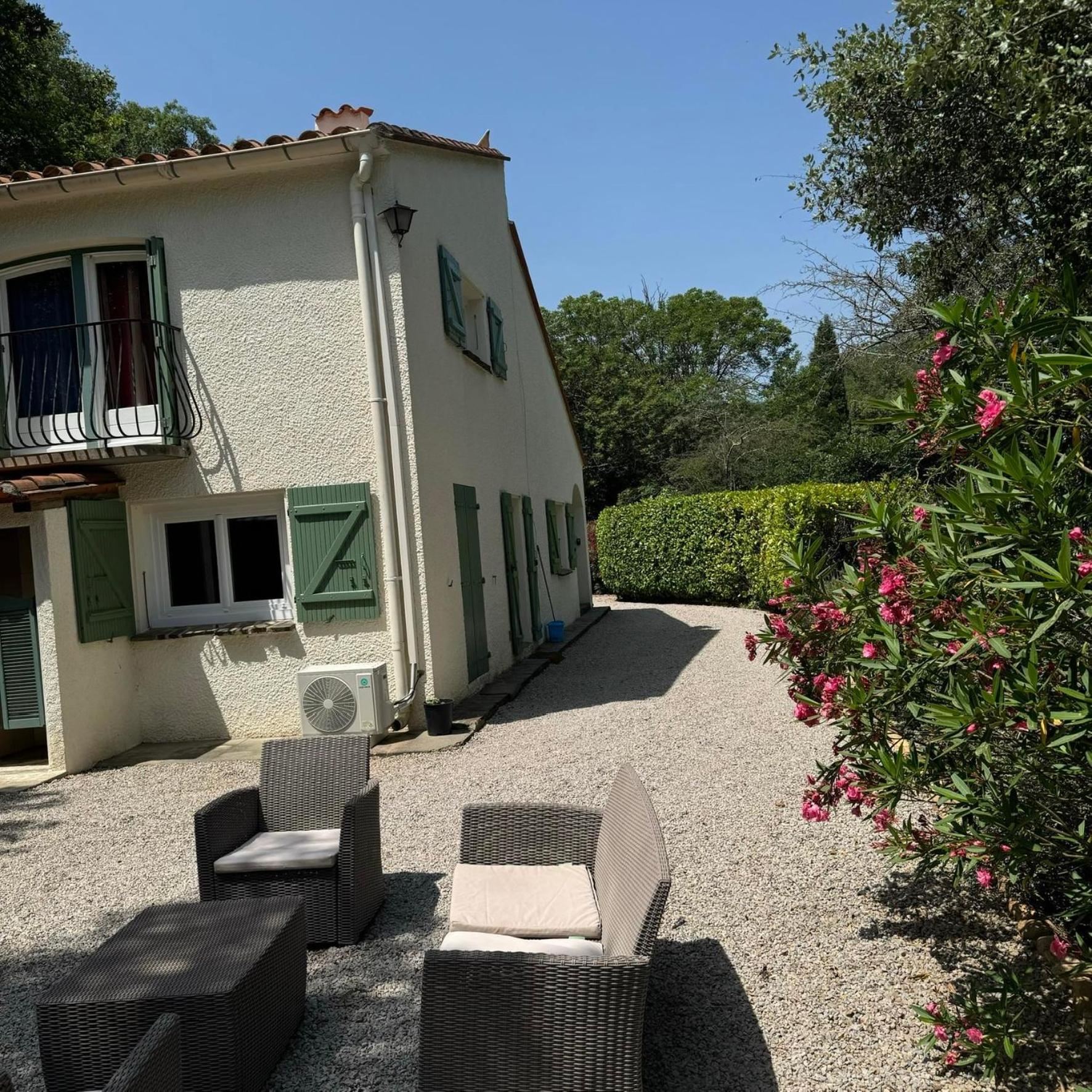 Maison avec piscine chauffée entre mer et montagne Montauriol  Extérieur photo